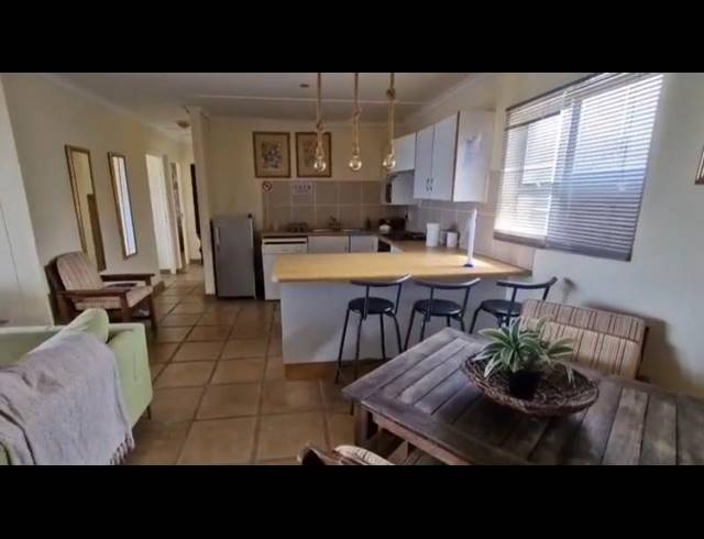 2 BEDROOM APARTMENT FOR SALE IN MARGATE BEACH